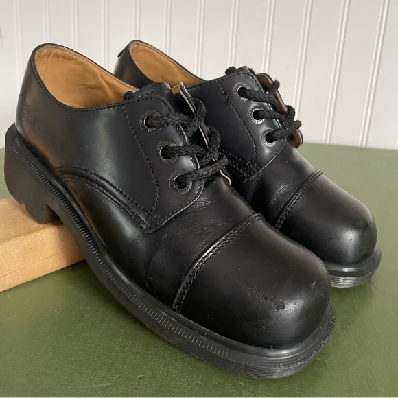 Vintage England Dr Martens Cap Toe Lace Front Oxfords in Black Leather *England* - Picture 1 of 13